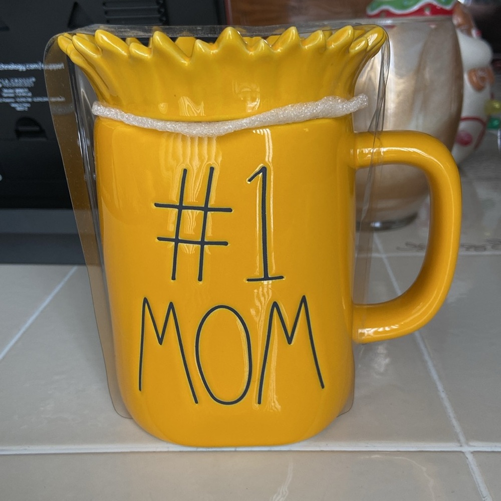 Rae Dunn #1 MOM Mug With Sunflower Top